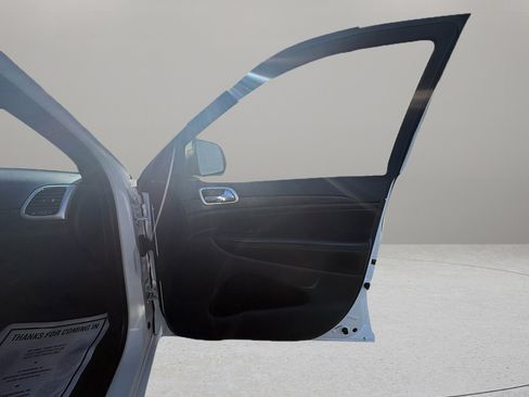 Used 2015 Jeep Grand Cherokee Altitude image 40