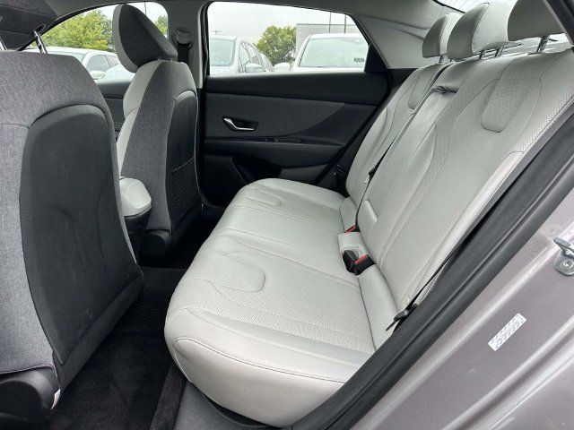 Used 2021 Hyundai Elantra Limited FWD image 17