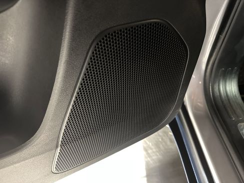 Used 2020 Jeep Cherokee Limited w/ Technology Group image 17