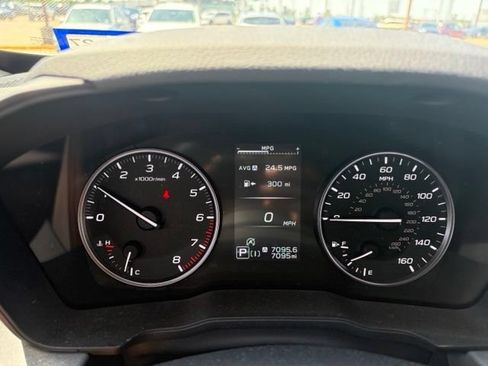 Used 2025 Subaru Crosstrek 2.5i Premium AWD/4WD image 11