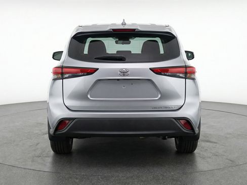 Used 2025 Toyota Highlander LE image 7