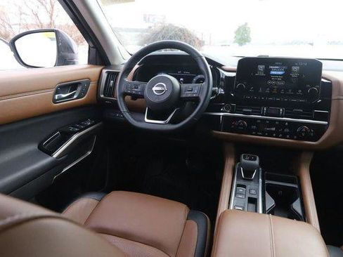 Used 2024 Nissan Pathfinder Platinum w/ Cargo Package image 27