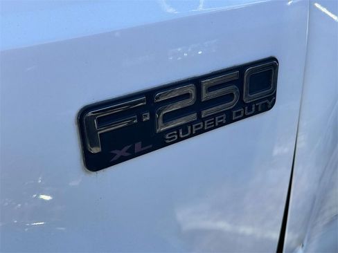 Used 2001 Ford F250 XL image 9