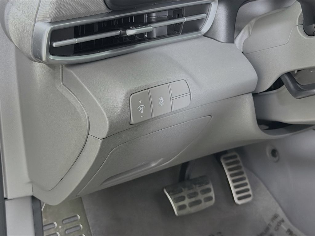 Used 2025 Hyundai Elantra Sport FWD image 12
