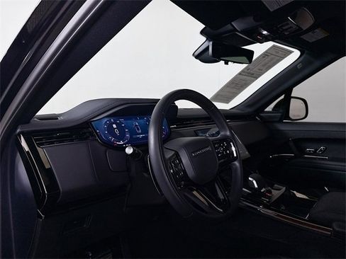 Used 2025 Land Rover Range Rover Sport Dynamic SE image 9