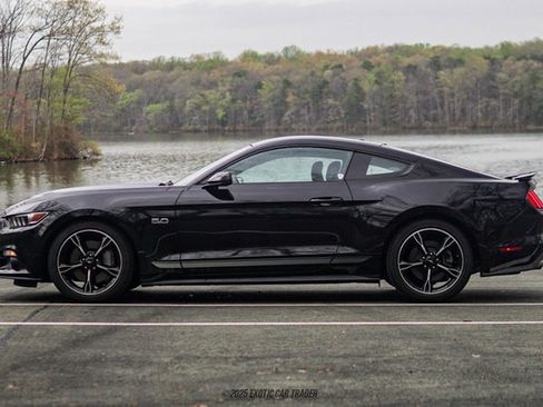 Used 2017 Ford Mustang GT Premium image 3