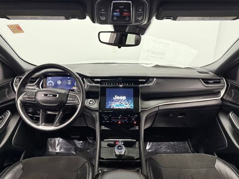 Used 2022 Jeep Grand Cherokee Altitude image 11