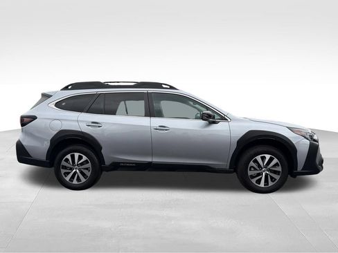Used 2025 Subaru Outback Premium AWD/4WD image 8