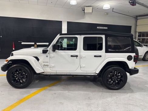 Used 2024 Jeep Wrangler Unlimited Sahara AWD/4WD image 5