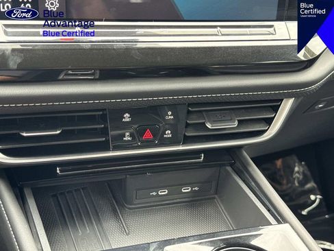 Used 2025 Volkswagen Atlas SE AWD/4WD image 30