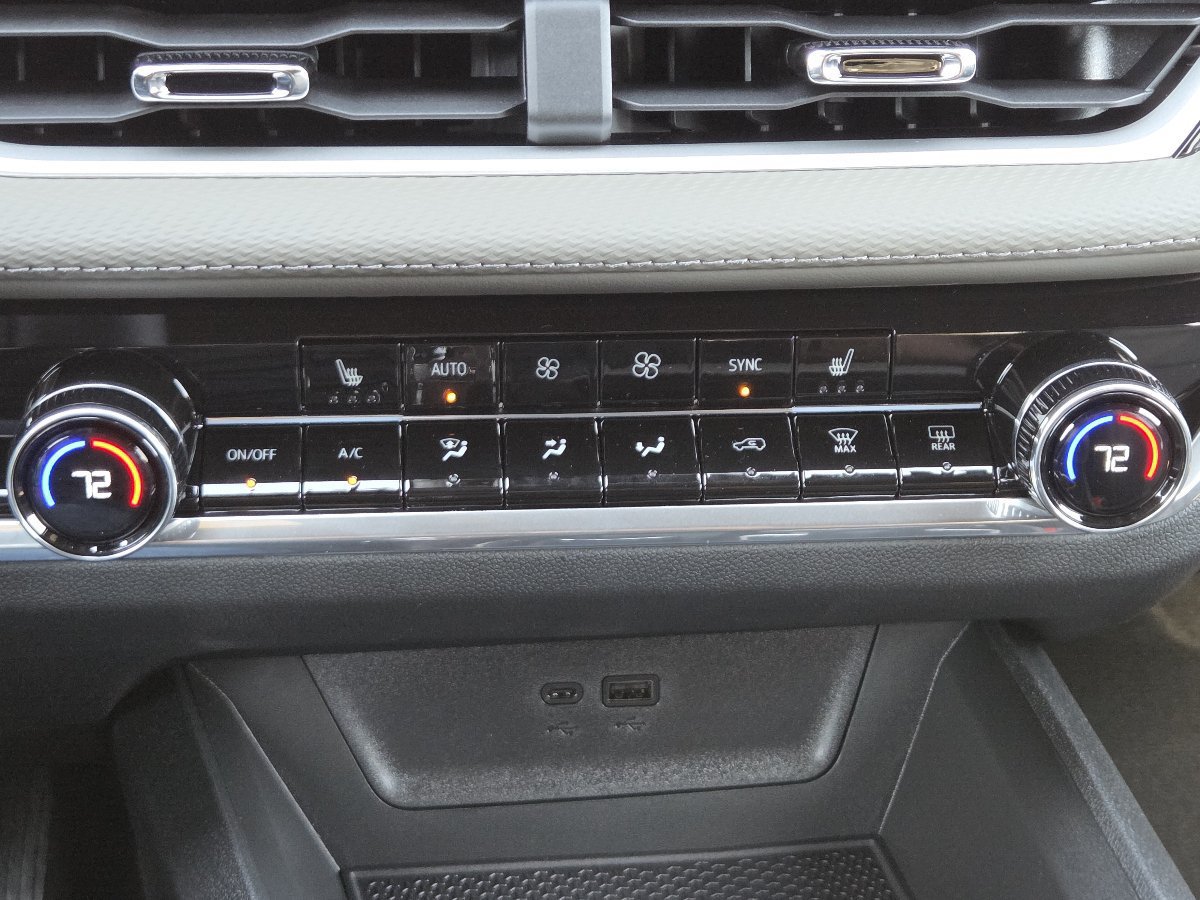 New 2027 Chevrolet Equinox LT w/ Convenience Package II FWD image 38