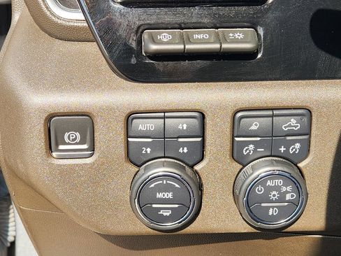 Used 2024 Chevrolet Silverado 1500 LTZ w/ Technology Package AWD/4WD image 22