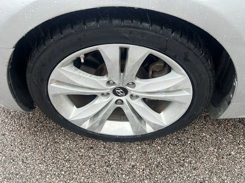Used 2010 Hyundai Genesis 3.8 RWD image 29