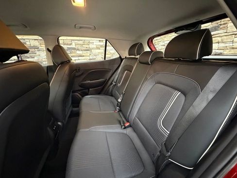 Used 2024 Hyundai Venue Limited image 28