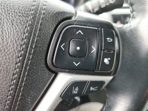 Used 2019 Toyota Highlander XLE image 31