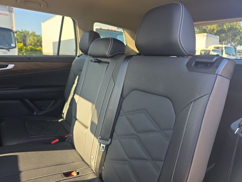 Used 2026 Volkswagen Atlas SE FWD image 16