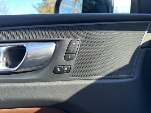 Certified 2023 Volvo XC60 B5 Plus w/ Climate Package image 32