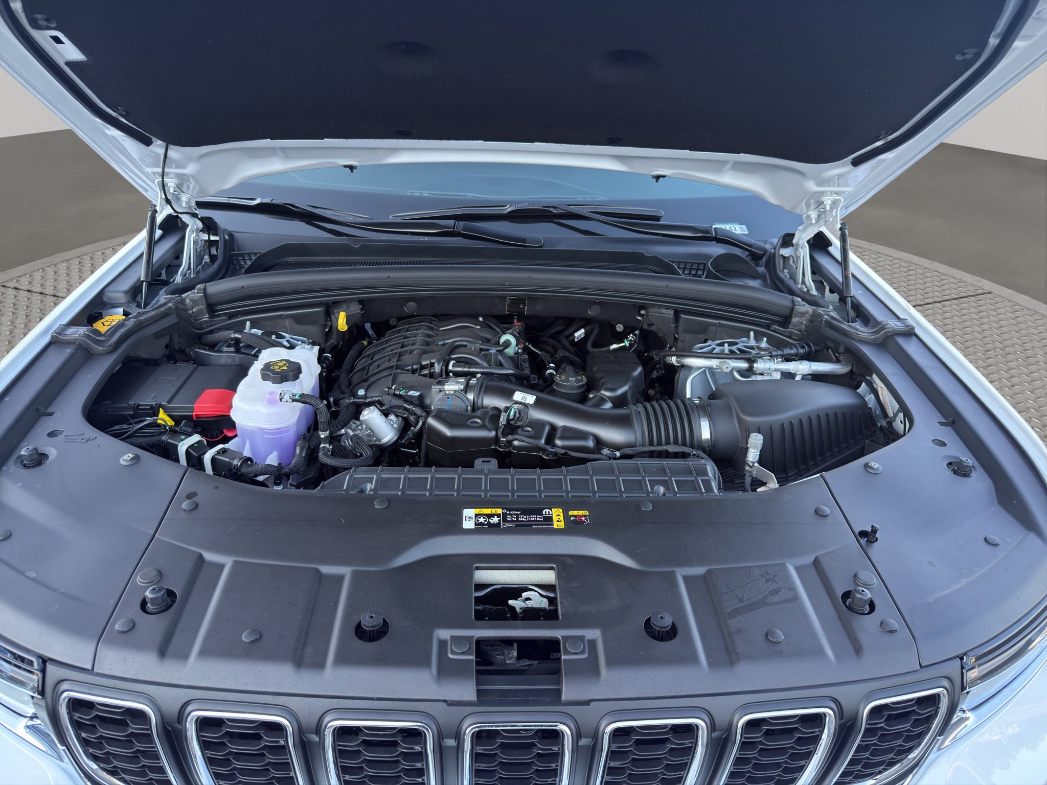 New 2027 Jeep Grand Cherokee Laredo RWD image 20