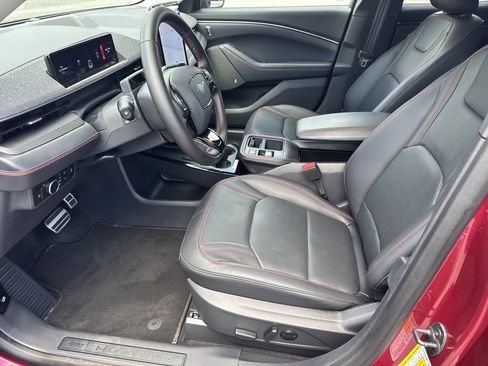 Used 2025 Ford Mustang Mach-E Premium w/ Sport Appearance Package AWD/4WD image 9