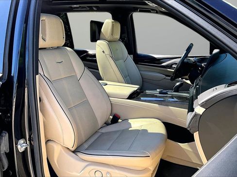 Used 2021 Cadillac Escalade Premium Luxury w/ LPO, Illumination Package AWD/4WD image 24