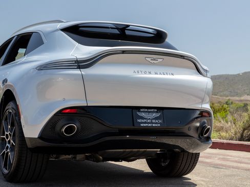 Used 2021 Aston Martin DBX AWD/4WD image 10