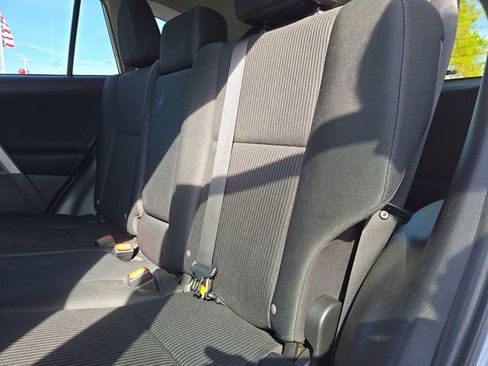 Used 2018 Toyota RAV4 LE image 9