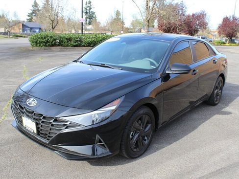 Used 2022 Hyundai Elantra SEL w/ Preferred Accessory Package image 2