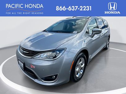 Used 2018 Chrysler Pacifica Limited w/ Advanced Safetytec Group