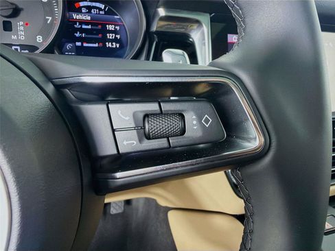 Certified 2026 Porsche Macan AWD/4WD image 14