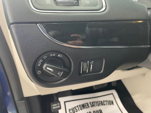 Used 2019 Dodge Grand Caravan SXT image 29