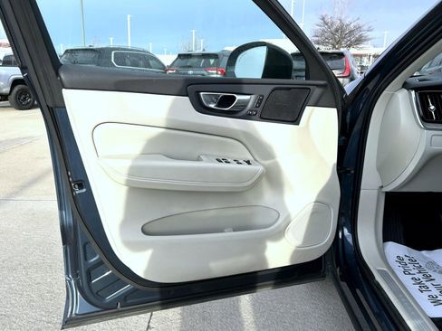 Used 2023 Volvo XC60 B5 Plus image 9