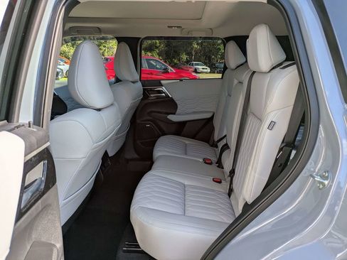 New 2026 Mitsubishi Outlander SEL image 14