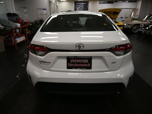 Used 2024 Toyota Corolla LE FWD image 6