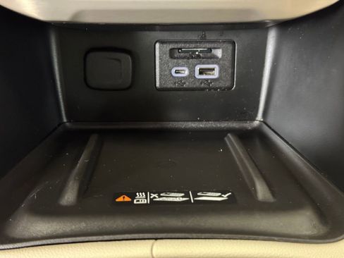 Used 2021 GMC Acadia Denali w/ Denali Technology Package image 41