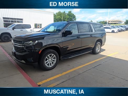 Used 2024 Chevrolet Suburban LT AWD/4WD image 1