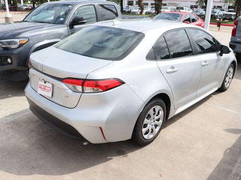 Used 2023 Toyota Corolla LE image 9