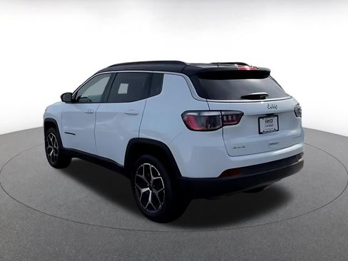 Used 2025 Jeep Compass Limited image 11