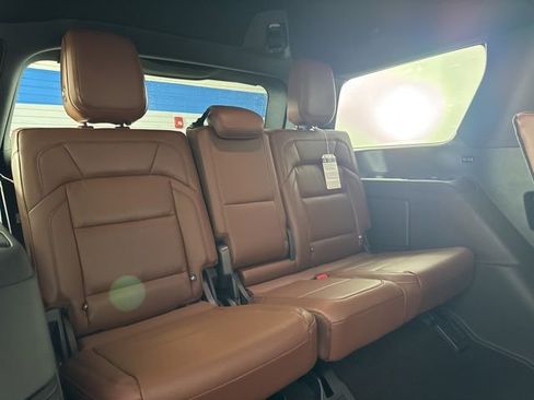 New 2025 Lincoln Navigator Reserve image 25