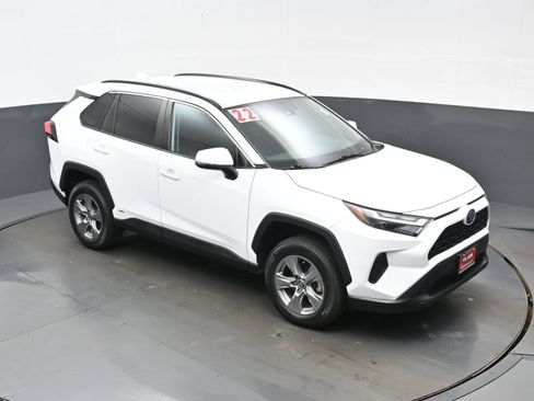 Used 2022 Toyota RAV4 XLE AWD/4WD image 34