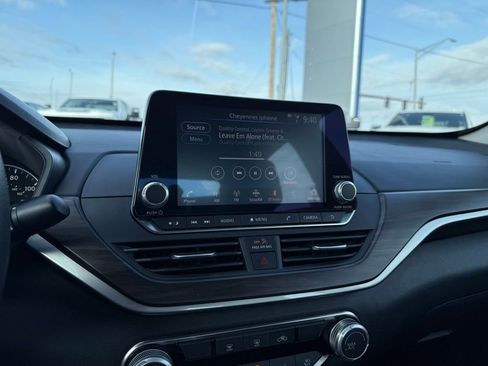 Used 2024 Nissan Altima 2.5 SV image 15