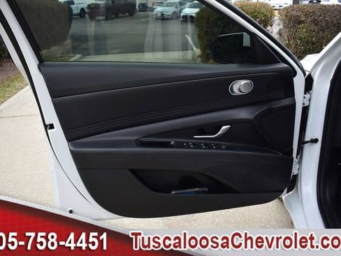 Used 2022 Hyundai Elantra SEL w/ Convenience Package image 16