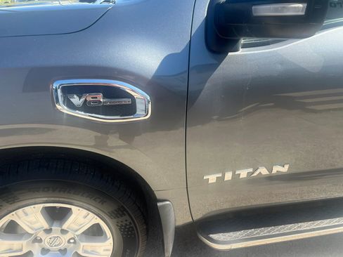 Used 2017 Nissan Titan SV AWD/4WD image 11