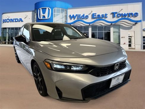 Used 2025 Honda Civic Sport image 2