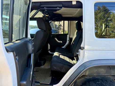 Used 2012 Jeep Wrangler Unlimited Sahara AWD/4WD image 11