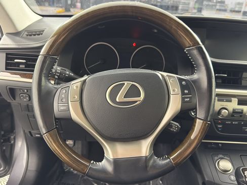 Used 2015 Lexus ES 350 w/ Premium Package FWD image 16