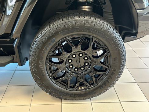 Used 2024 GMC Hummer EV 2X image 10