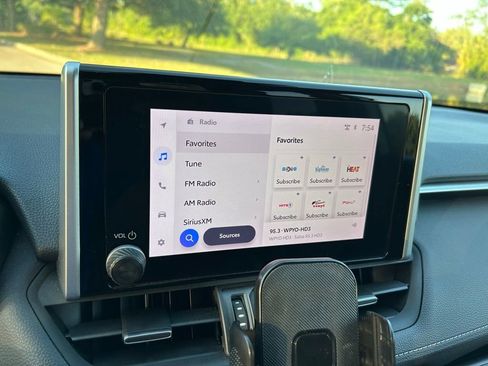 Used 2023 Toyota RAV4 XLE Premium image 25