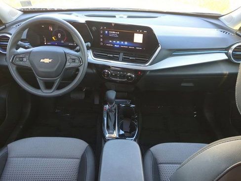 Used 2025 Chevrolet Trax LT image 15