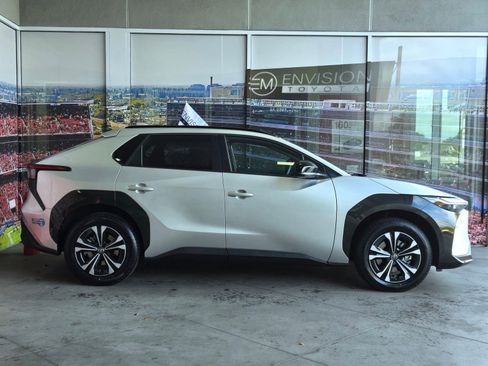 Used 2024 Toyota bZ4X Limited image 4