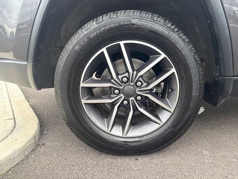Used 2020 Jeep Grand Cherokee Limited AWD/4WD image 12